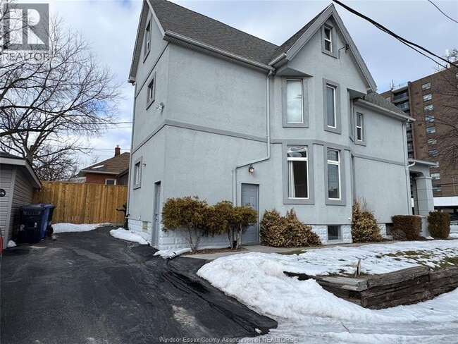 Building Photo - 1337 Pelissier St