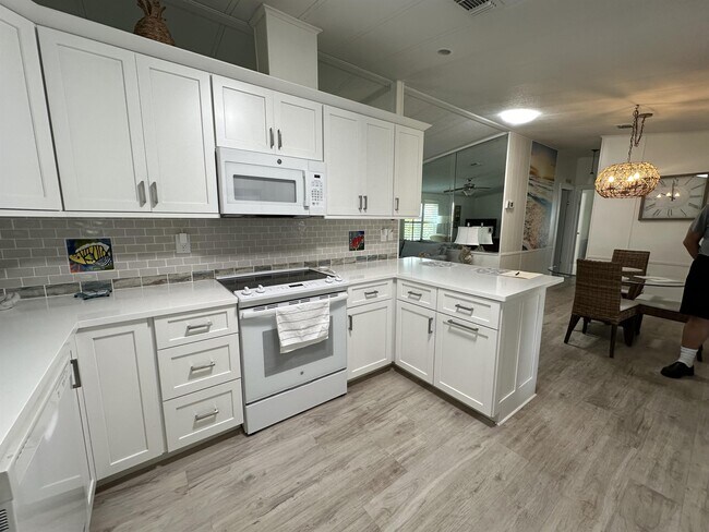 Foto del edificio - 5627 Camelford Pl