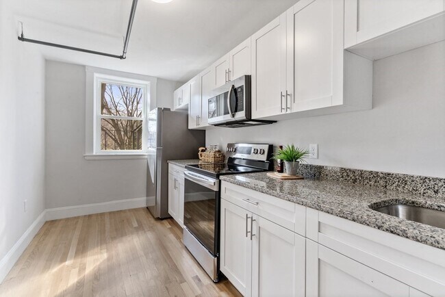 Building Photo - 33 Hudson St