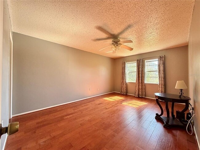 Foto del edificio - 10800 US Hwy 19 N