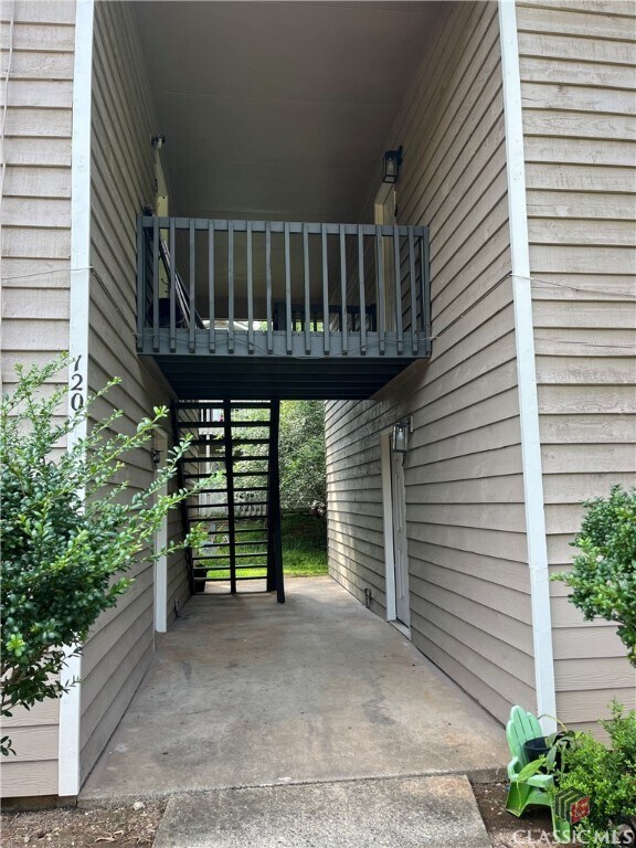 Building Photo - 120 Pinehurst Ct