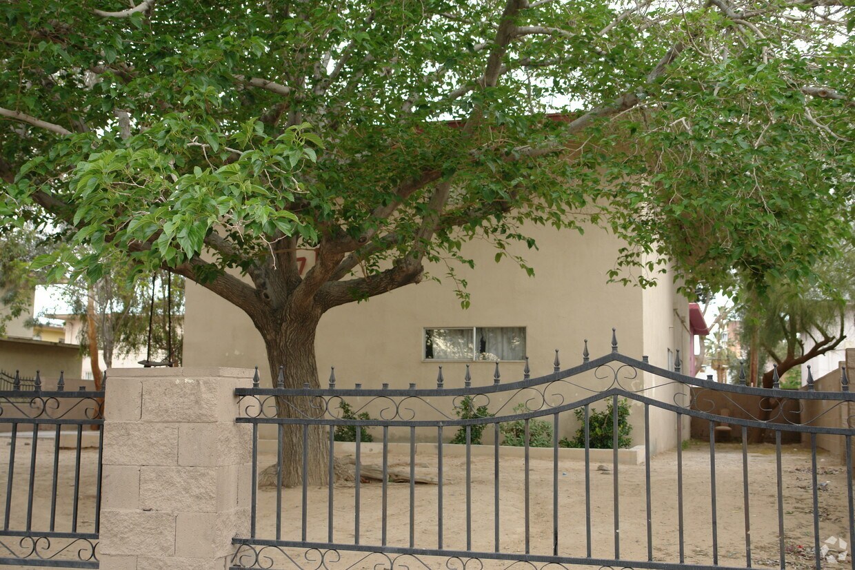 Foto del edificio - 3371 Brussels St