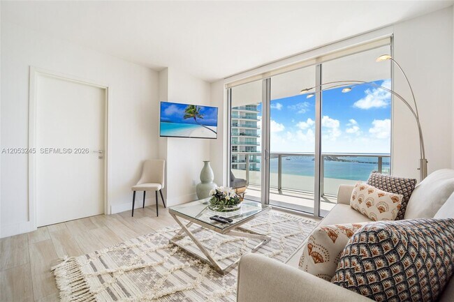 Foto del edificio - 1300 Brickell Bay Dr