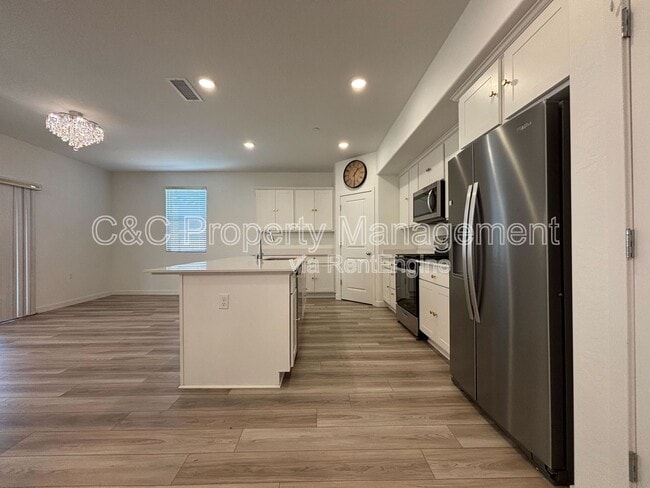 Foto del edificio - 4127 N Rosalia Ave
