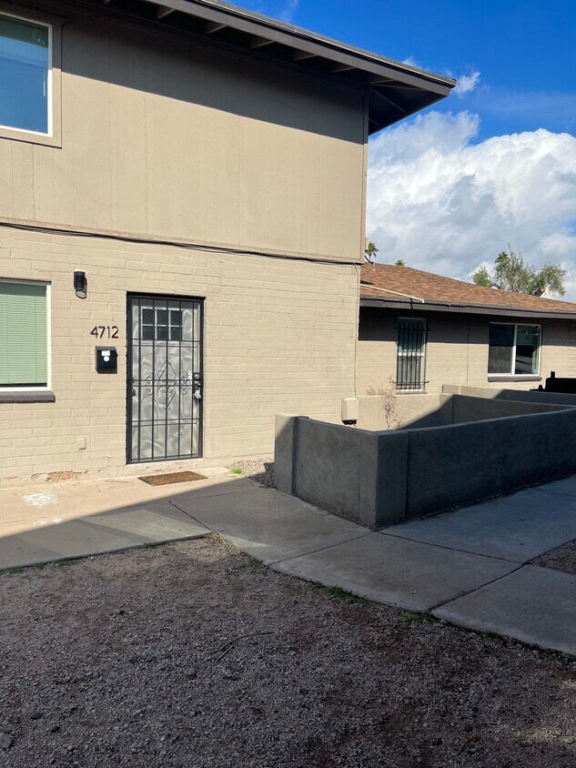 Primary Photo - 4712 E Portland St