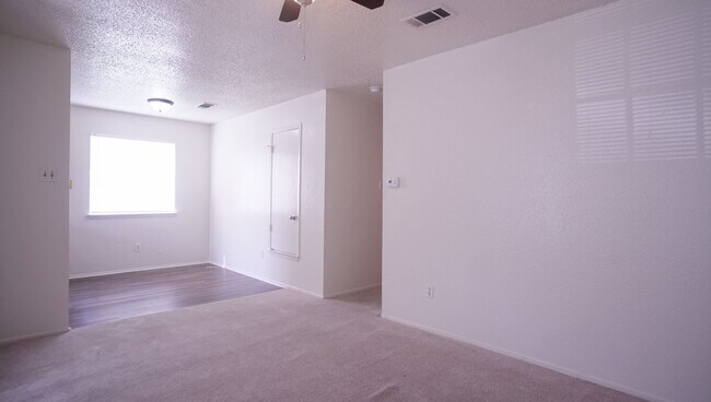 Foto del edificio - 2/1 Apartment in East Austin