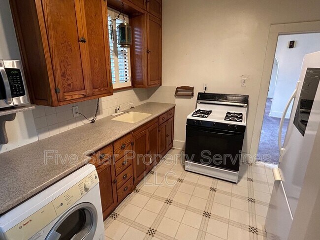 Foto del edificio - 908 E Reservoir St