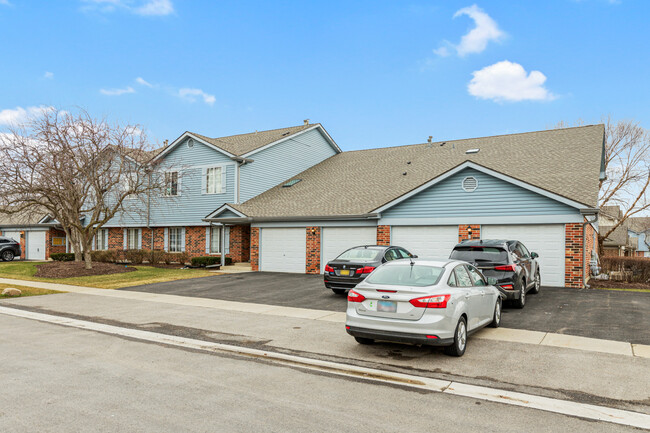Building Photo - 1665 Commodore Ct