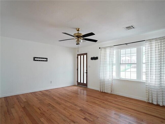 Foto del edificio - 817 NW 48th St