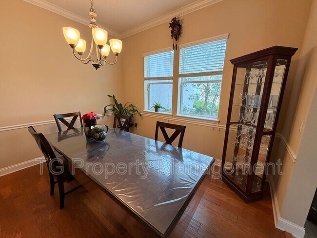 Building Photo - 305 Medio Dr