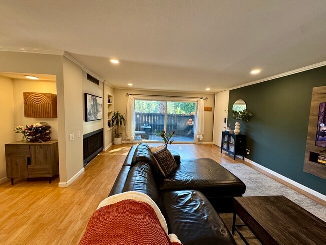 Foto del edificio - 31555 Lindero Canyon Rd