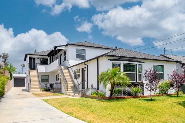 Building Photo - 623 E Chevy Chase Dr