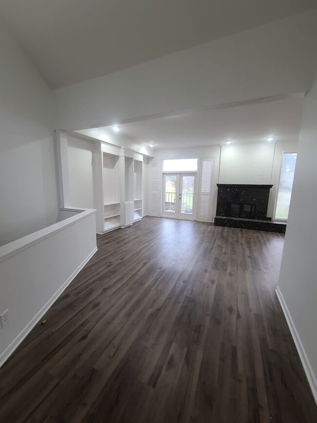 Building Photo - 3/2.5/2 with 2 Living Areas on Crossing Creeks Country Club