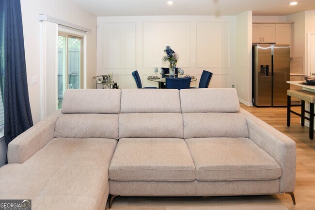 Foto del edificio - 5682 Plain Field Ln
