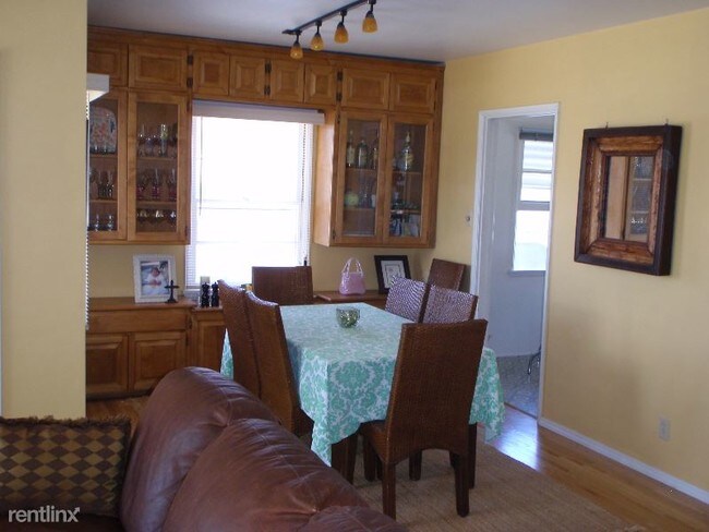 Building Photo - 3 br, 2 bath House - 145 N Catalina St