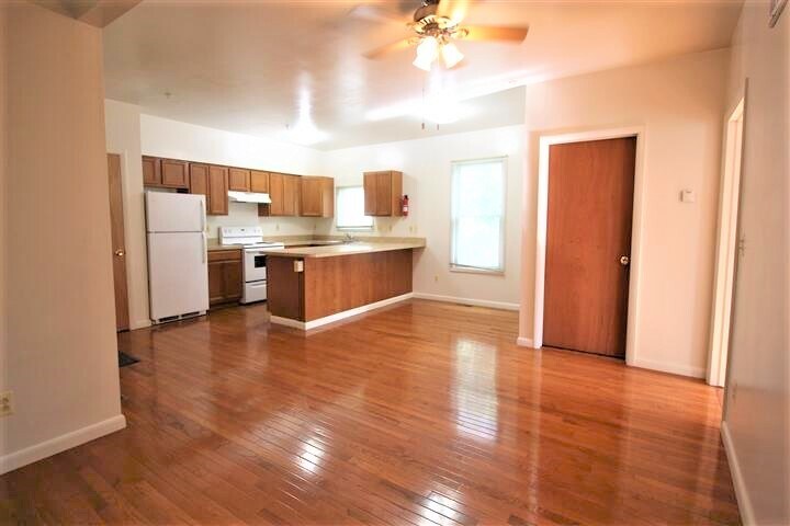 Primary Photo - 306 N Hamilton St