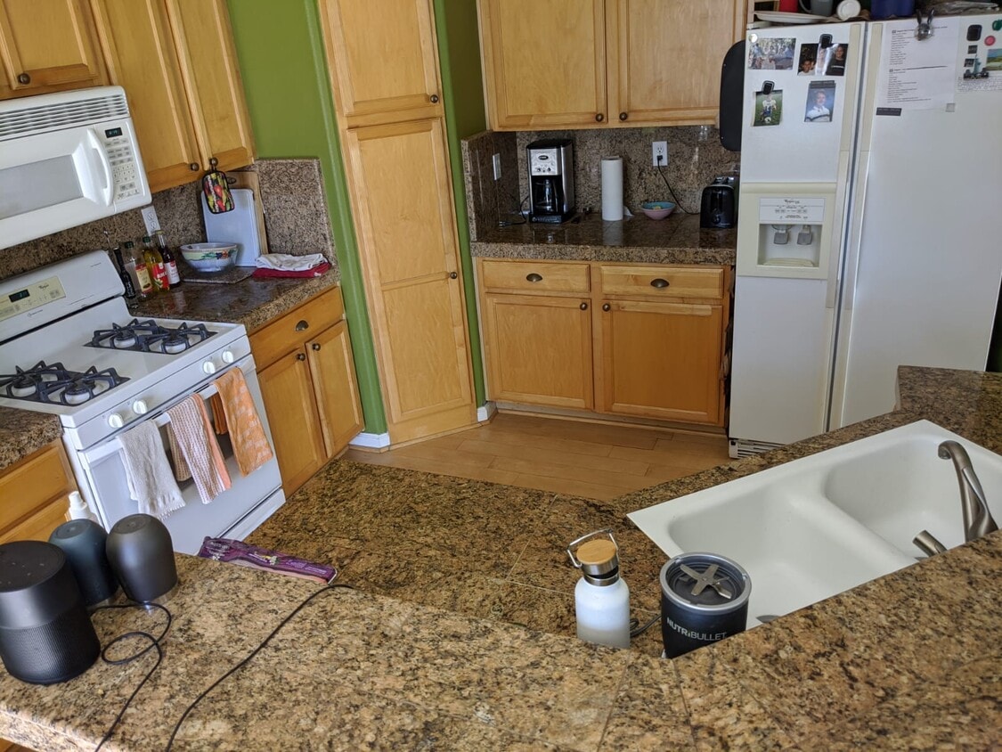 Foto principal - 858 Brea Ln