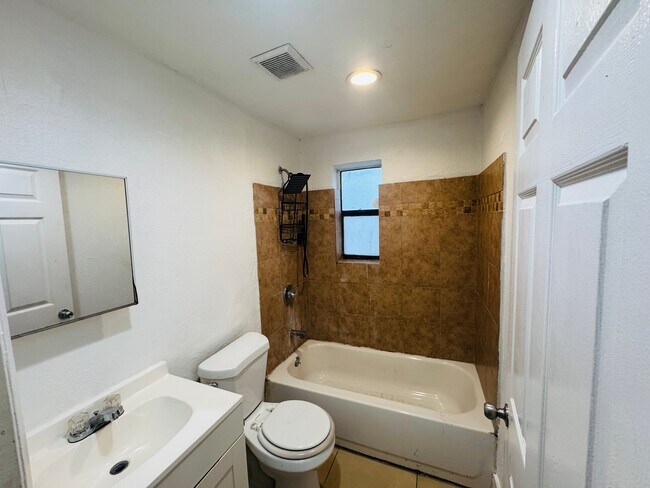 Foto del edificio - 536 SW 6th Terrace