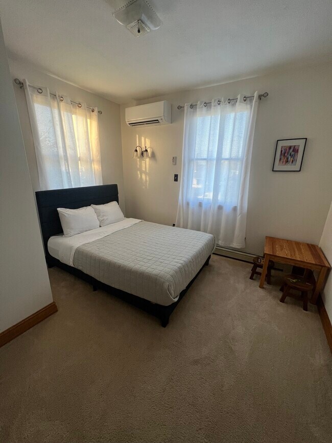 Foto del edificio - 1004 E 5th St