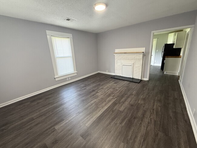 Building Photo - 3206 6th Ave