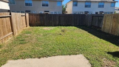 Building Photo - 11428 Hackmatack Way