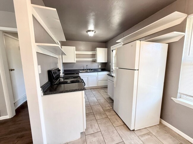 Foto del edificio - Updated 3BD 1BA Home Located in the Village!!!