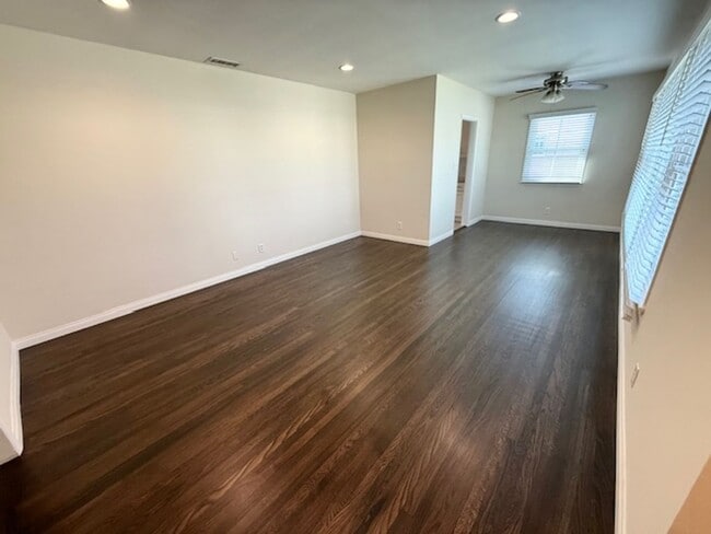 Building Photo - WONDERFUL LAKEWOOD HOME-NEW ON MARKET!!
