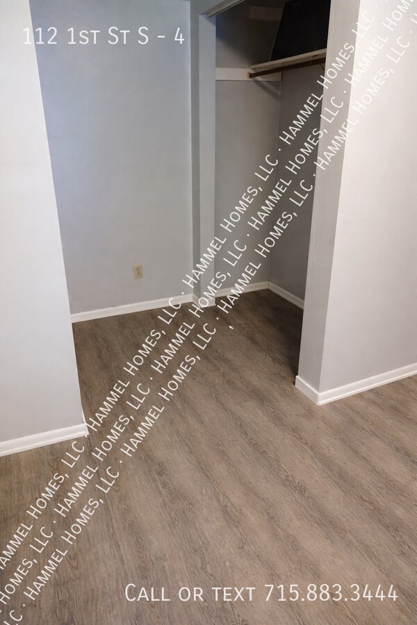 Foto del edificio - 112 1st St S