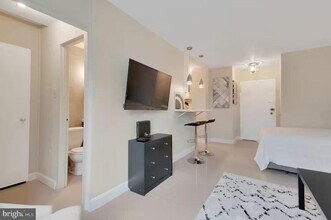 Building Photo - 1111 Arlington Blvd