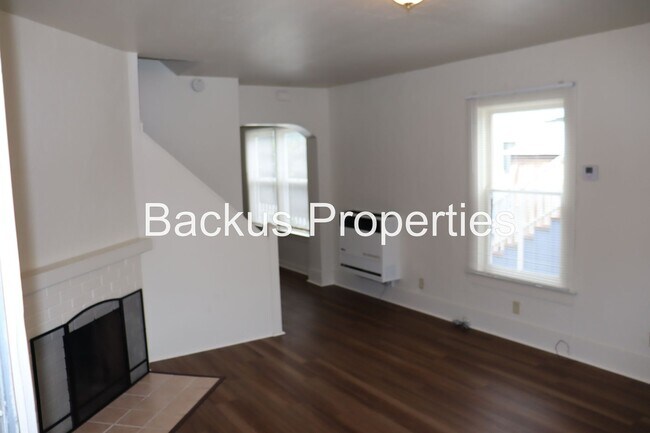 Building Photo - 210 Cypress Ave