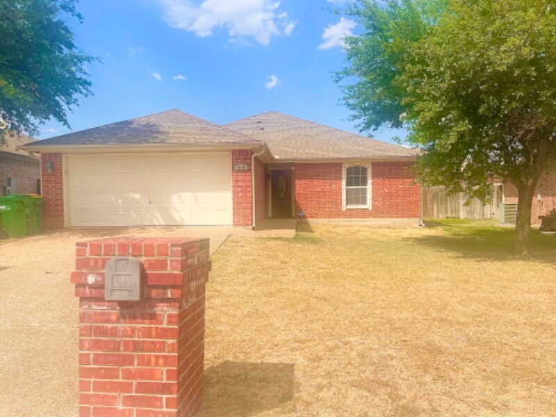 Primary Photo - 3145 Lippizan St