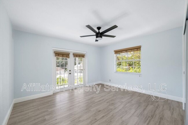 Building Photo - 5207 N Flagler Dr