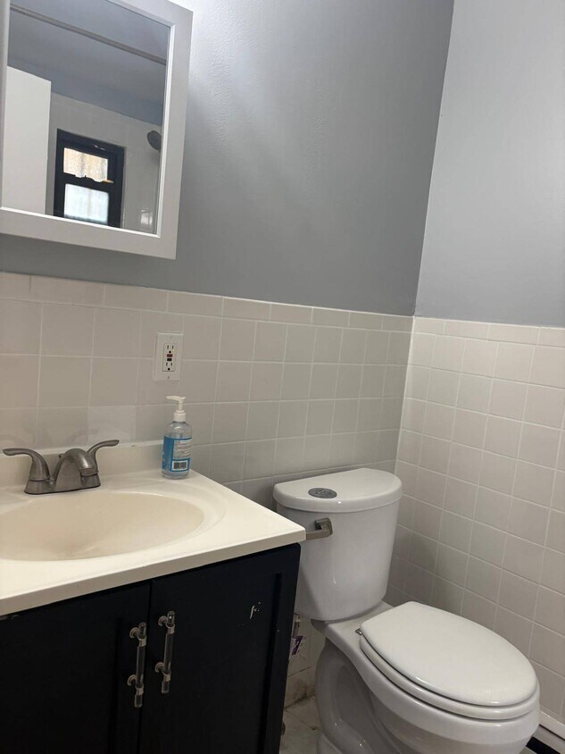 Foto principal - 2136 Hughes Ave