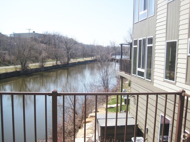 Building Photo - 1155 E Banta Ct