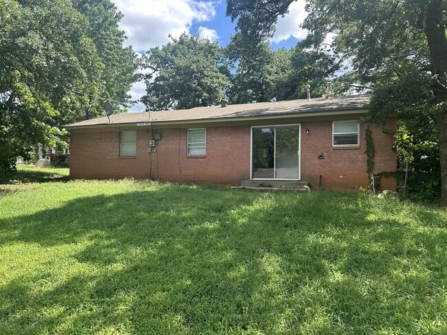 Building Photo - 2913 Gwendolyn Ln
