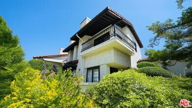 Building Photo - 1488 Palisades Dr