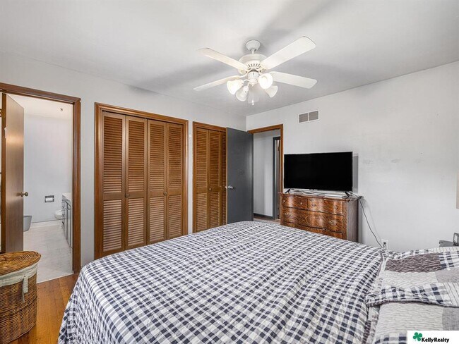 Building Photo - 7303 Graceland Dr