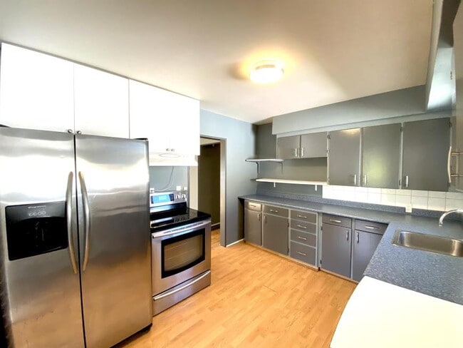 Building Photo - 3 bedroom in Prince George BC V2M 1N9