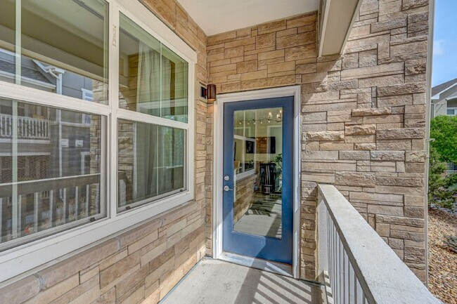 Foto del edificio - $2,375- 2 Bed, 2 Bath Ground Floor Condo w...