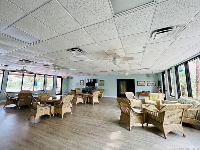 Foto del edificio - 3392 NE Causeway Blvd