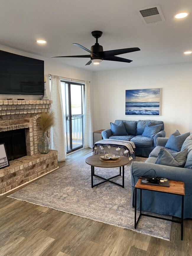 Building Photo - 11225 Leeward Dr