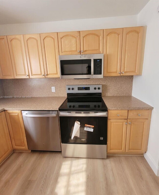 Foto del edificio - 2025 NE 164th St