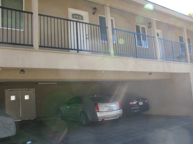 Foto del edificio - 14206-14208 Gilmore St