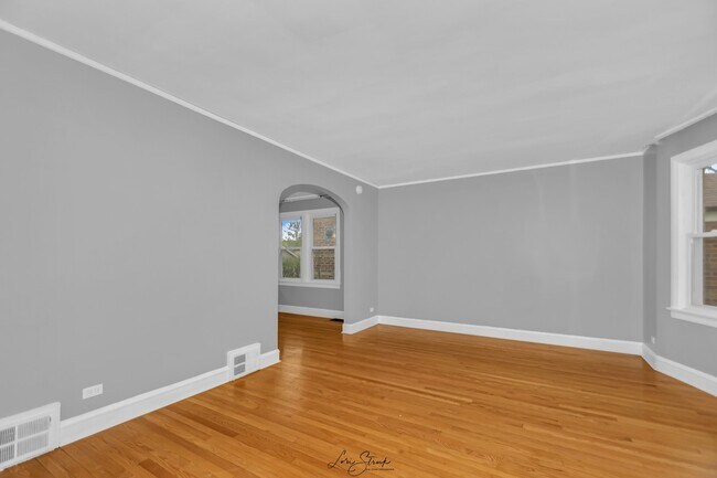 Building Photo - 10449 S Calumet Ave