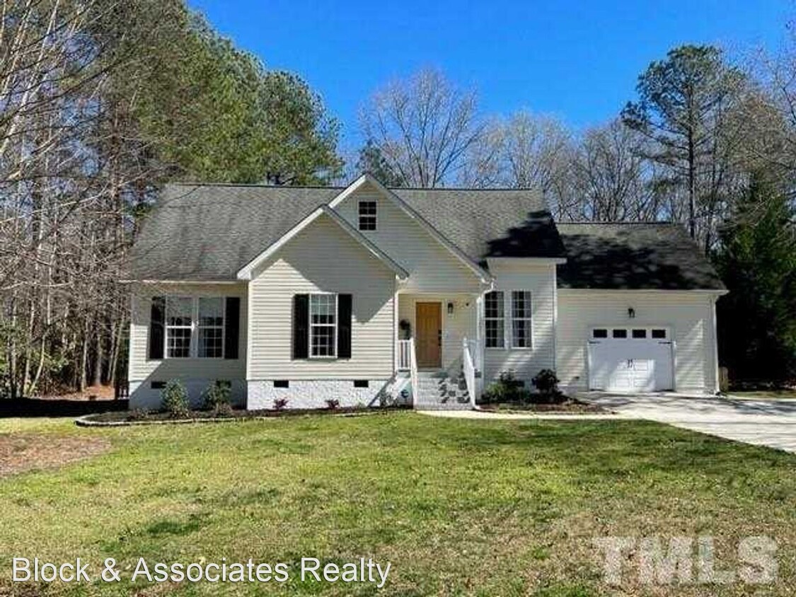 Primary Photo - 3 br, 2 bath House - 256 Linville Lane
