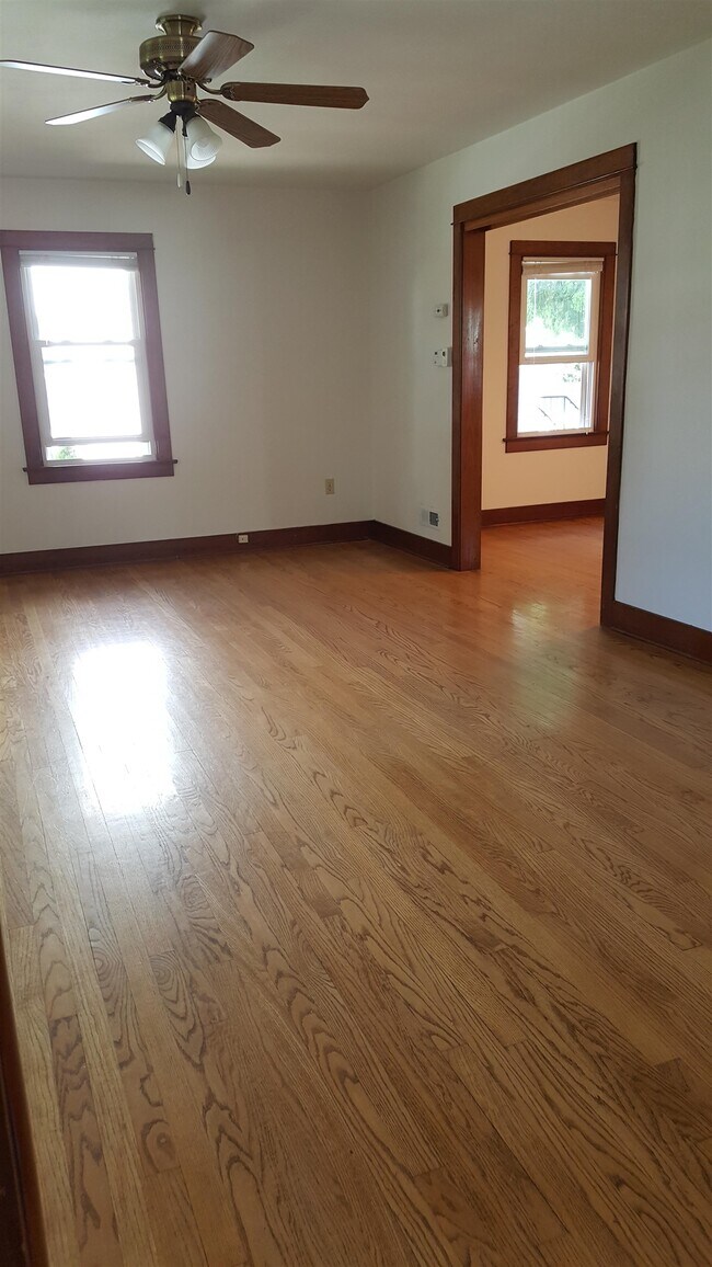 Building Photo - 7220 Elmwood Ave