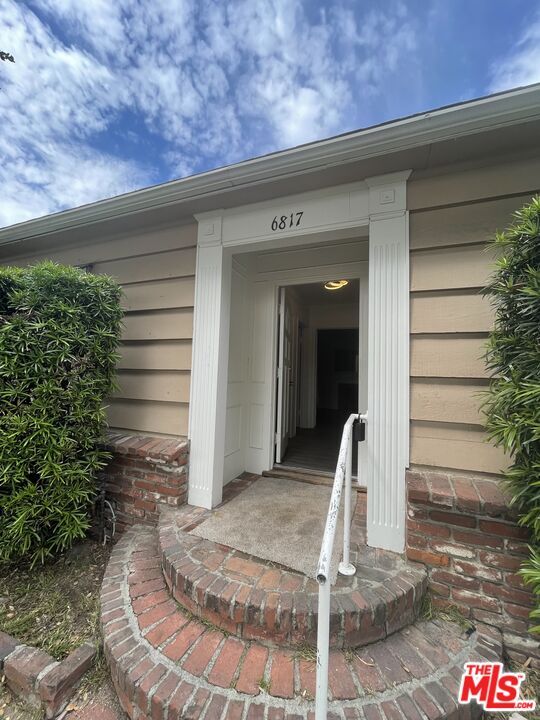 Foto del edificio - 6817 SULTANA Ave