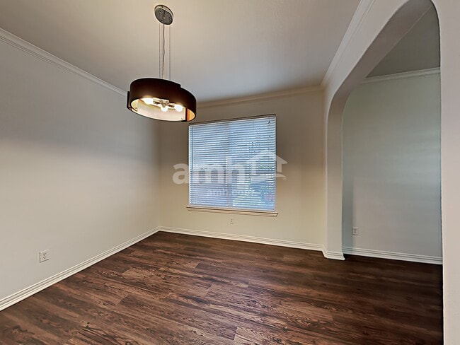 Building Photo - 5805 Kiger Dr