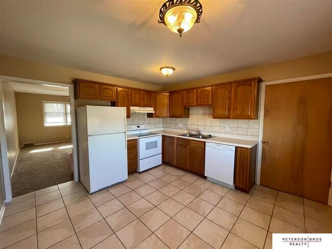 Foto del edificio - 4860 S 131st St