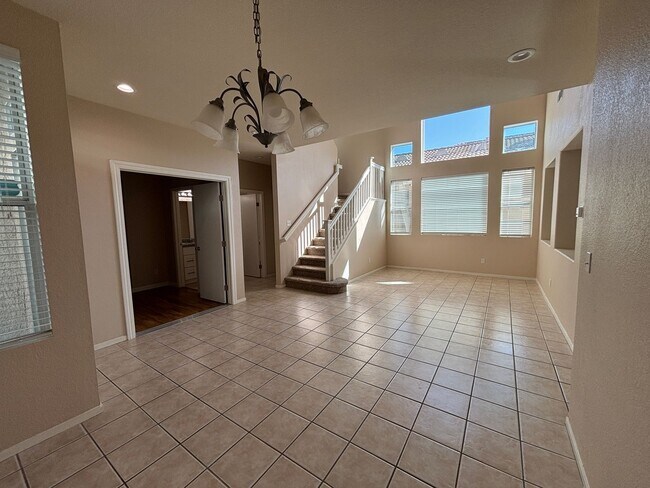 Foto del edificio - Lake Access Laguna West Property